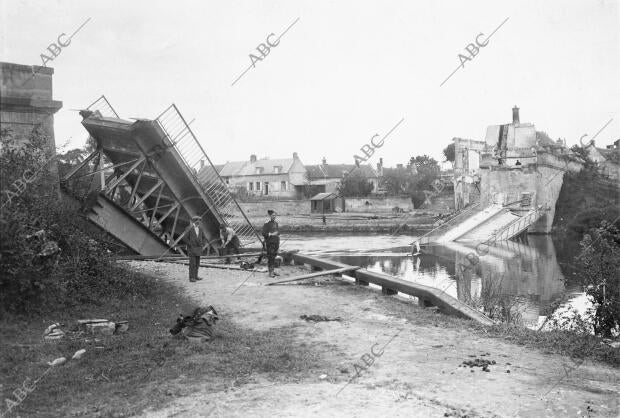 El puente de Choyssy Au Bac, Inutilizado por los Ingenieros Franceses para...