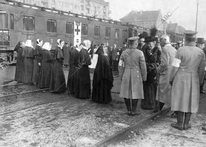 La emperatriz de Alemania (X), Visitando un tren Hospital