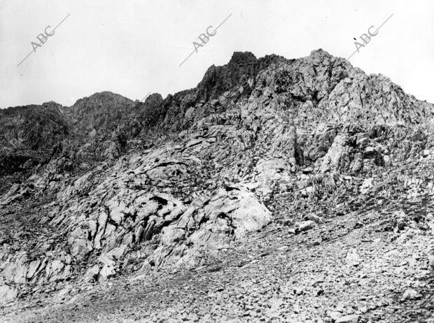 Cumbre de Peña Ubiña, Divisoria de Asturias y León