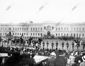 Llegada del sultán Hussein-baja al palacio de Addin, en el Cairo