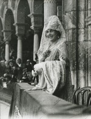 La Reina Victoria Eugenia en el palco real de la Maestranza de Sevilla