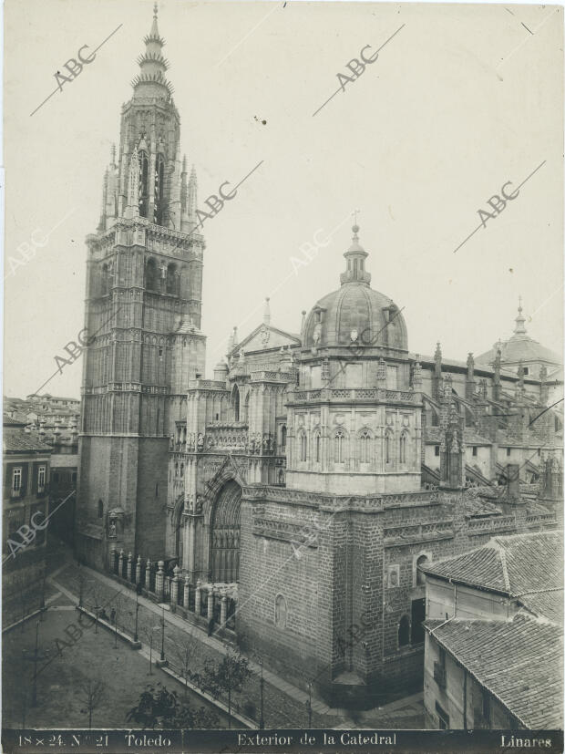 (CA.). Exterior de la Catedral