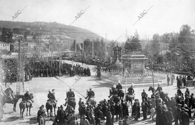 Aspecto que Ofrecía el paseo del salón durante la solemne ceremonia