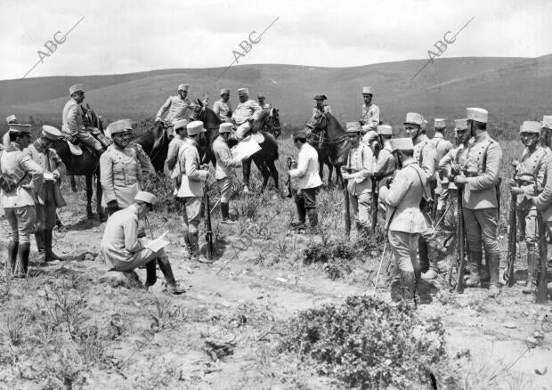 El director y Algunos Profesores de la academia de Infantería, con Varios...