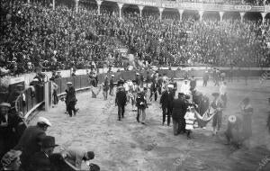 Cuestación Realizada en la plaza de las Arenas, durante un intermedio de la...