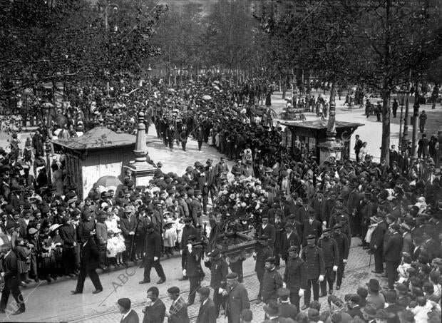 Aspecto de las calles al paso de la procesión cívica conmemorativa del sitio