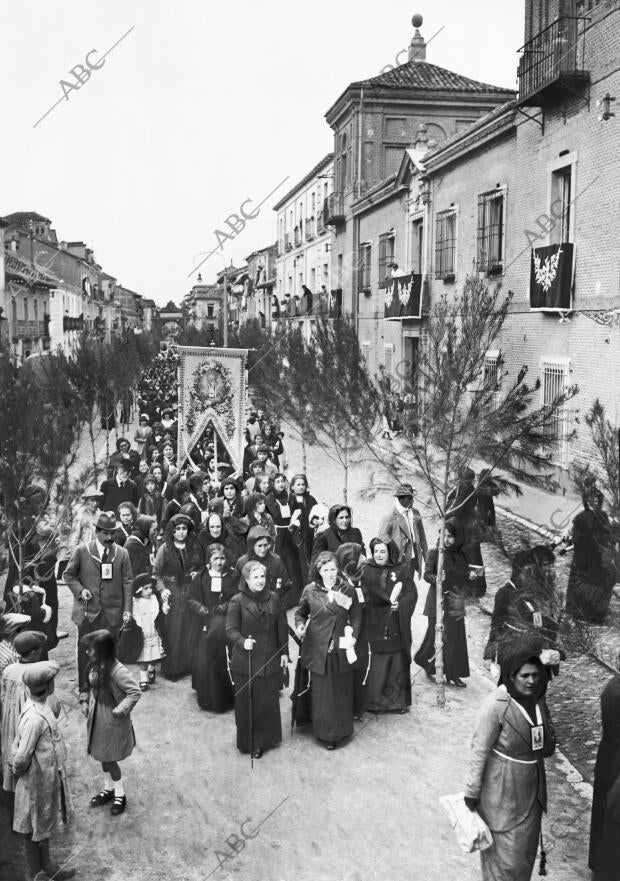 Entrada en Alcalá de Henares de los Terciarios Franciscanos que Fueron en...