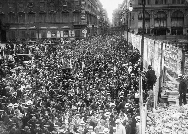 La plaza Colonna al paso de la imponente manifestación Verificada con motivo del...