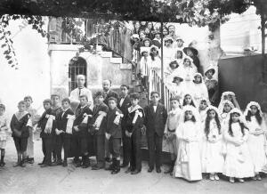 Niños y niñas españoles que han celebrado su Primera Comunión