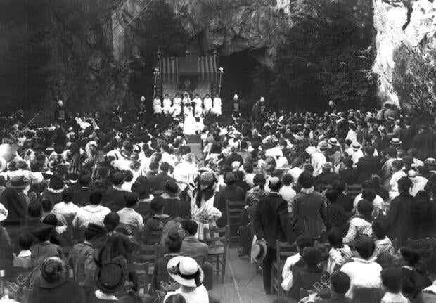 Aspecto de la finca del Sr. Bertrán y Musitu durante la celebración de la fiesta