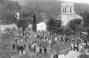 La plaza de Vallvidrera durante las Típicas Danzas Celebradas por la tarde