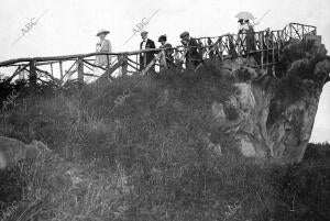 Ss. Mm. las Reinas doña victoria y doña María Cristina, con la Princesa de...