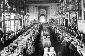 Banquete celebrado en el Tibidabo por el centro cooperativo Industrial, y en el...