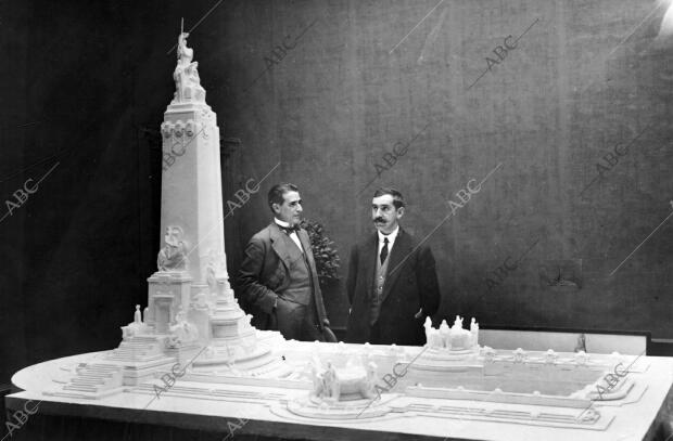 Anasagasti, arquitecto, e Inurria, escultor, y su proyecto de monumento a...