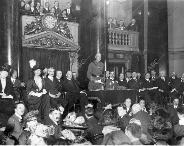 Lord Willoughby de Broke Pronunciando un discurso en la sesión Verificada para...