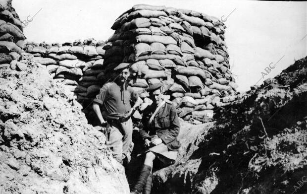 Una trinchera de primera línea en el frente francés Ocupado por las Fuerzas...