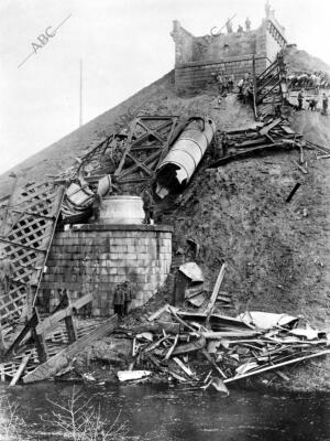 Resto de un puente de ferrocarril entre Vilna y Dunaburgo, que Fue Destruido por...