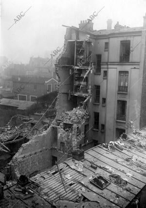 Ruinas de la casa número 86 de la calle de Menilmontany, que Quedó Reducida A...