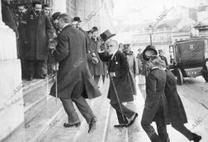 El presidente de la república Portuguesa, Bernardino Machado (1), Entrando en el...