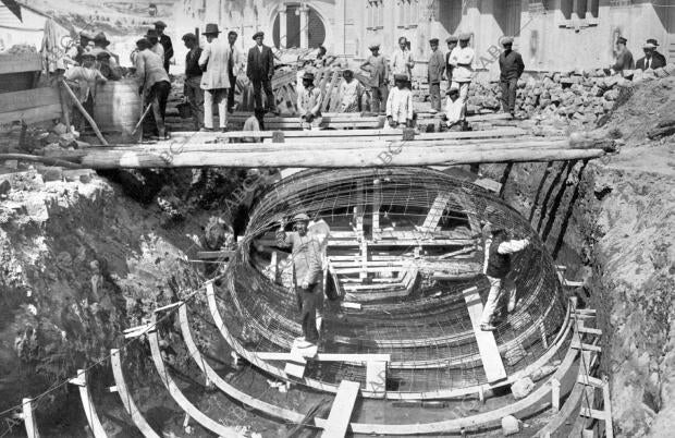 Construcción del último trozo del colector General, Cuyas Obras Subterráneas Han...