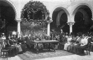 Reunión Presidida por el cardenal Almaraz, en casa de la condesa de Lebrija, con...