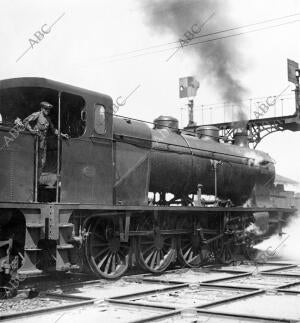 La huelga Ferroviaria en Madrid salida de la estación del norte de un tren...