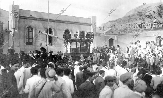 Llegada al cementerio de la comitiva fúnebre del general Martínez Pedreira,...