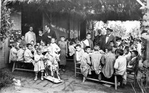 Niños de las Escuelas de la ciudad condal Obsequiados los jueves con Meriendas...