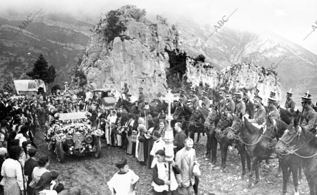 Procesión Verificada para reintegrar A su santuario de la montaña la Venerada...