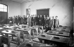 Inauguración de un centro Escolar, con asistencia del gobernador de la Provincia...