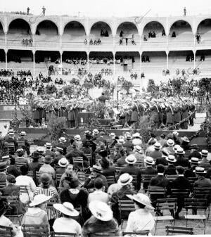 Concierto por la banda municipal de Madrid en la plaza de Toros