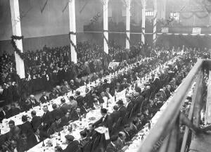 El ilustre orador Jaimista (X) Presidiendo el banquete en el cual Pronunció su...