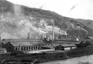 Vista general de la fábrica de Mieres en plena Actividad