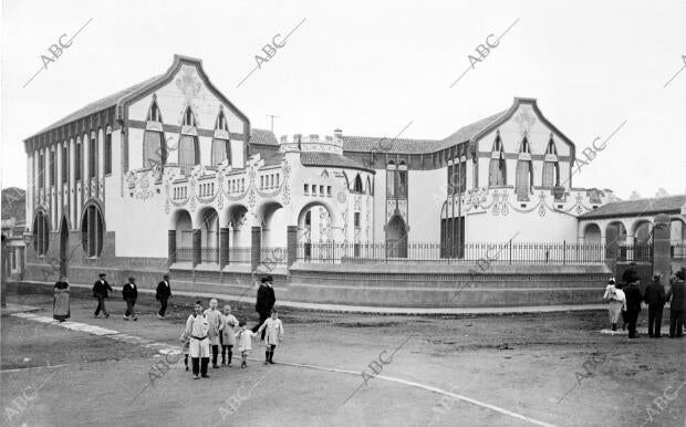 El nuevo edificio destinado A Escuelas Nacionales de primera enseñanza