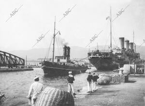 Remolcador, Conduciendo un transporte de Guerra Francés, A la salida del puerto