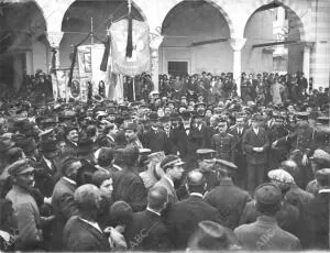 Salida de Venizelos (1) de la iglesia de santa Sofía, en Salónica, después de...