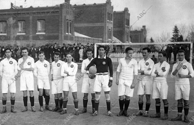 En la imagen, la alineación blanca que se hizo con el campeonato