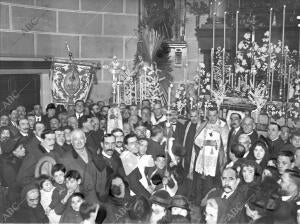 D. Leonardo García Sanz (1), en el acto de tomar Posesión, que le Fue dada ayer...