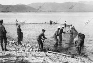 Los Aliados en los Balcanes Marineros Ingleses de los Buques Fondeados en...