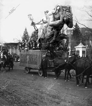 "el centauro y la Bacante", carroza del centro de Hijos de Madrid, Premiada con...