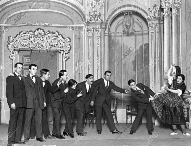 En El Teatro De La Zarzuela Una Escena De La Opereta En Tres Actos Música De Archivo Abc 8346