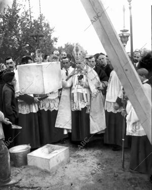 El arzobispo de Valencia (X) en el acto de ser Colocada la primera piedra del...