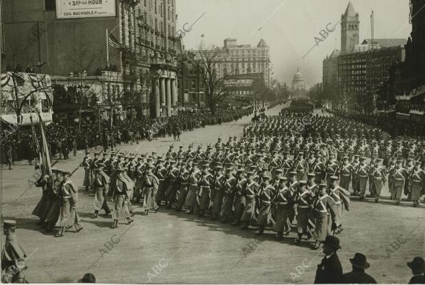 Desfile Militar por Washington D.C. Los cadetes, alumnos de la academia de West...