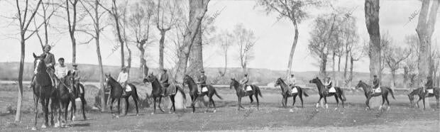 Caballos del Conde de la cimera de vuelta del entrenamiento en Aranjuez