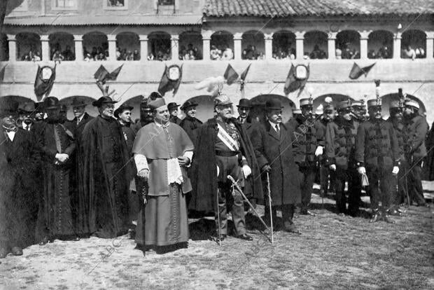 El gobernador Militar, Sr. Cortils, el Obispo, Sr. Castro Alonso, y demás...