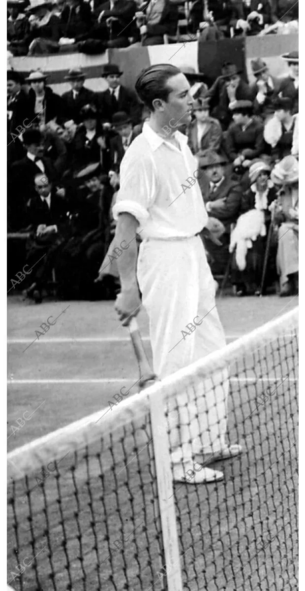 El Conde de Gomar, ganador del campeonato individual De "Tennis" en el Athletic...
