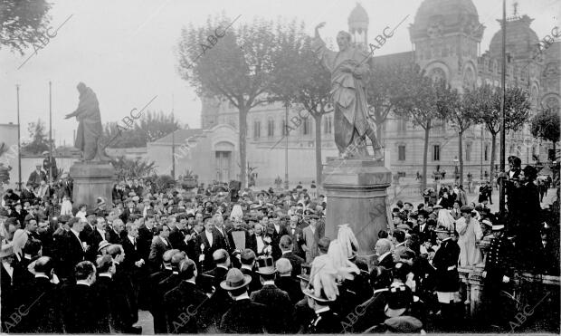 El ayuntamiento Inaugurando la estatua de Pablo Claris en el salón de san Juan