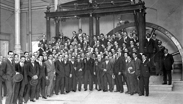 En la Escuela Central de Ingenieros Industriales, el ministro de Instrucción...