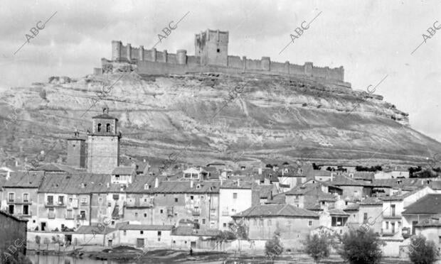 El castillo de Peñafiel (Valladolid), que Acaba de ser declarado monumento...