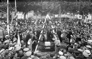 Ceremonia solemne en Vendrell - colocación de la primera piedra de la biblioteca...